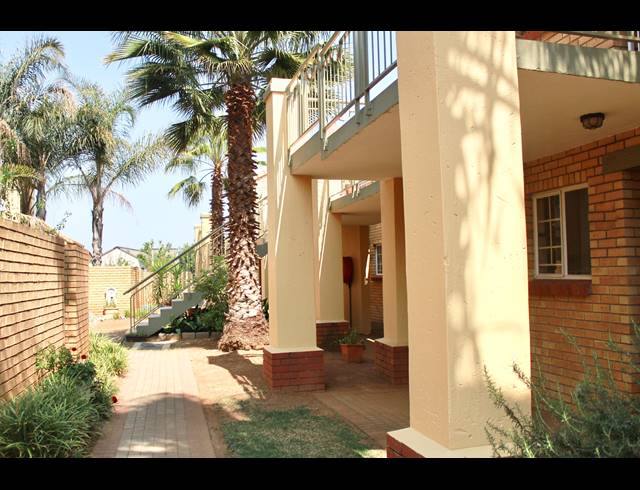 2 BEDROOM APARTMENT TO LET IN MOOIKLOOF RIDGE